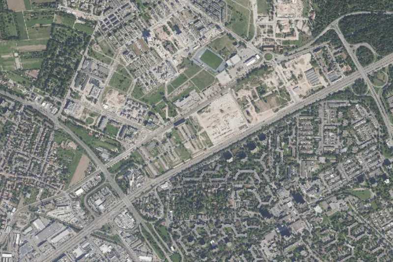 Luftbild des neuen Mannheimer Stadtteils FRANKLIN mit Bundesstraße und Stadtbahntrasse